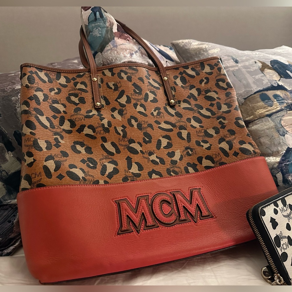 💎 RARE MCM (+COA) Limited Ed Aren Leopard Visetos Tote with Orange Leather Trim - Picture 1 of 14